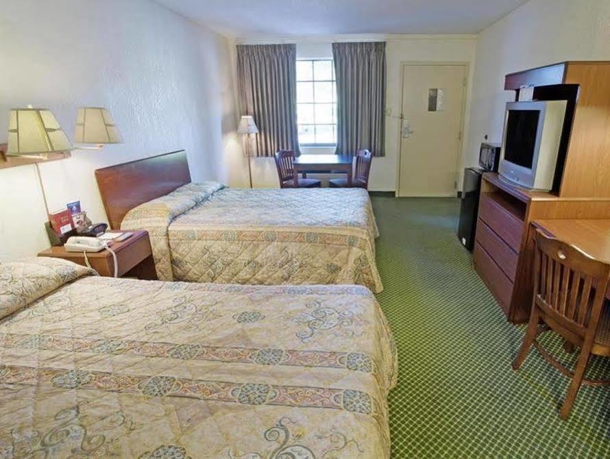 Americas Best Value Inn Richmond Bellwood Exterior foto